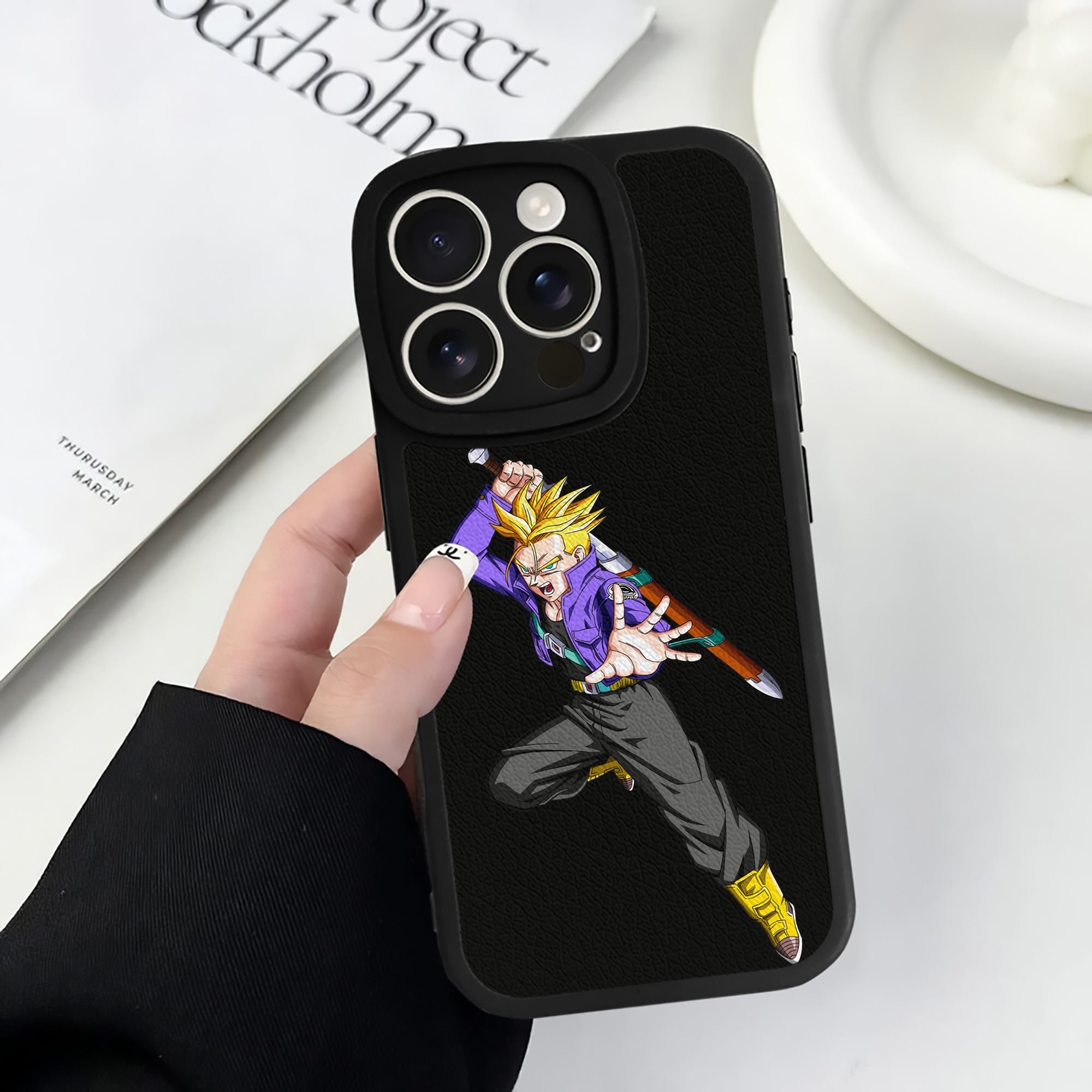 （画像用） ドラゴンボール トランクス（Torankusu）DRAGON BALL Trunks 【iPhone 16シリーズ対応】シリコンスマホケース（レザー調） 材質：シリコン